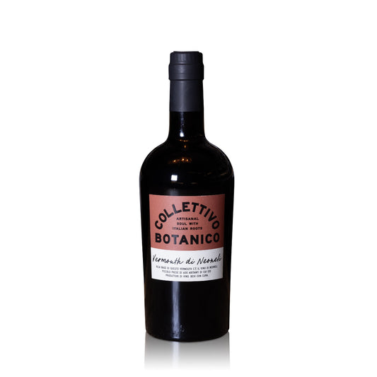 Alt="Vermouth di Neoneli Collettivo Botanico prodotto con erbe locali, vino sardo"